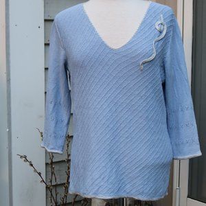 Anne Pedersen Light Blue Diagonal Ribbed V-Neck w Silver Shoulder Applique Sz XL